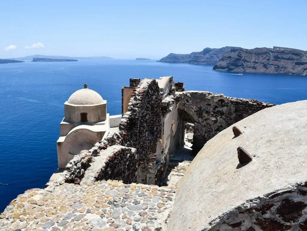 Santorini Travel Guide: A Gem Amidst the Aegean