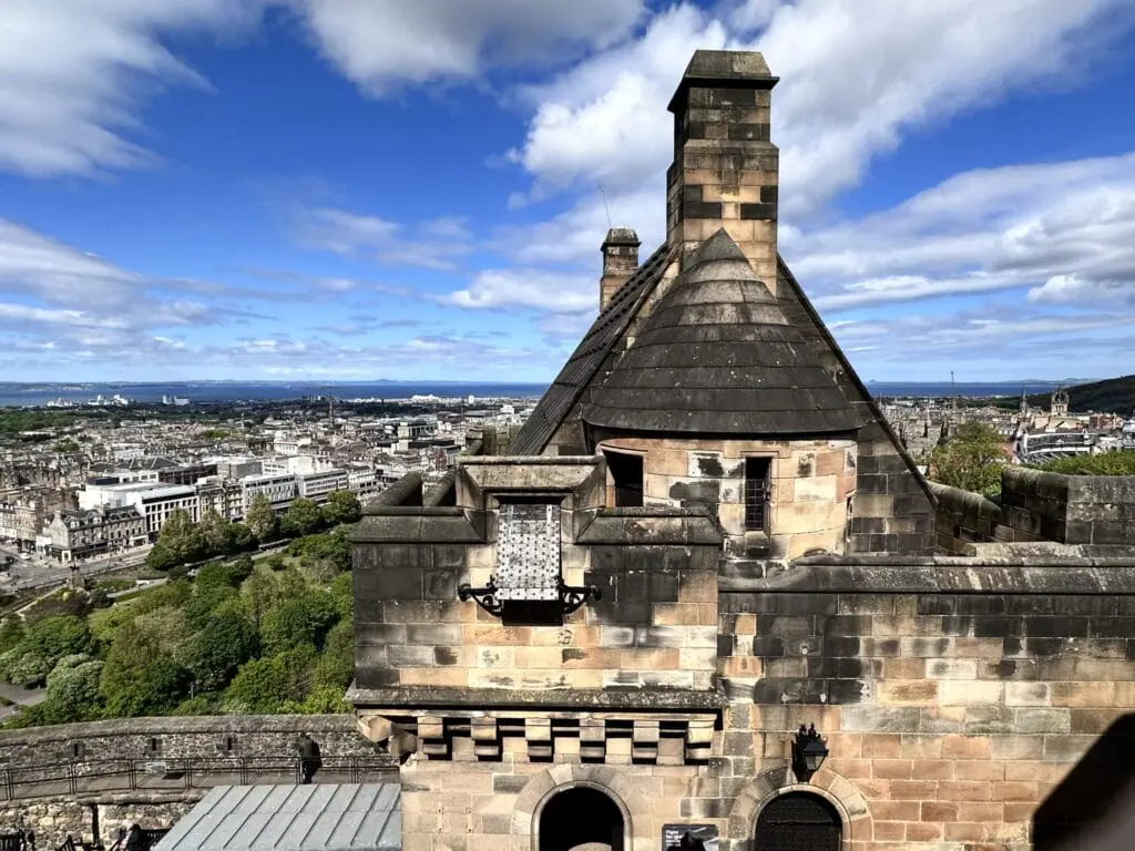 Edinburgh Castle: The Crown of Edinburgh - Wanderers Compass